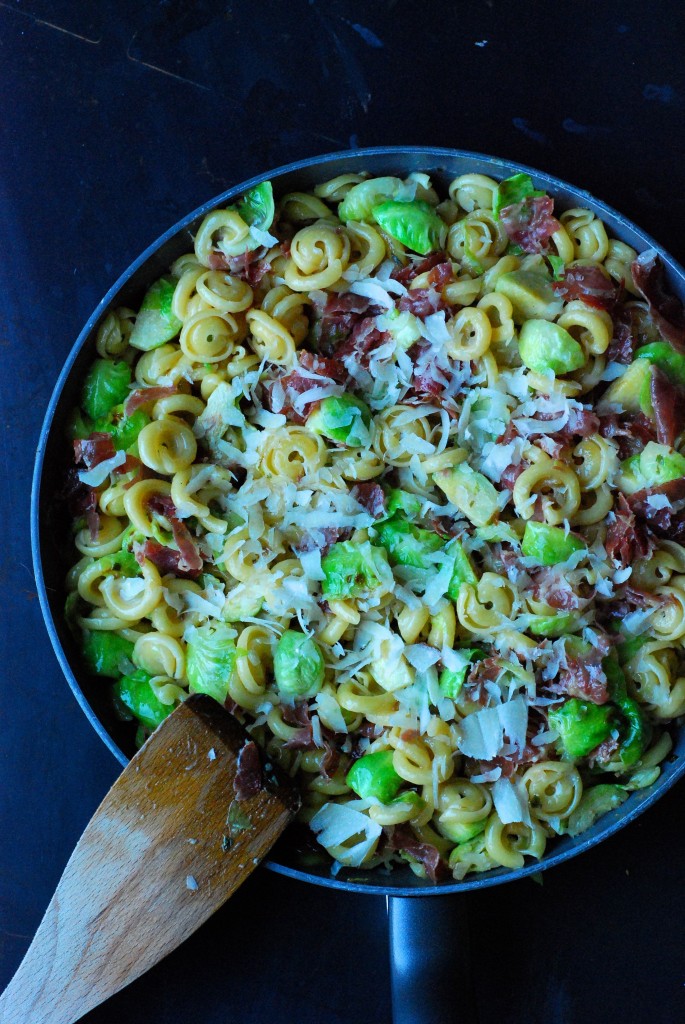 pasta met spruitjes en coppa